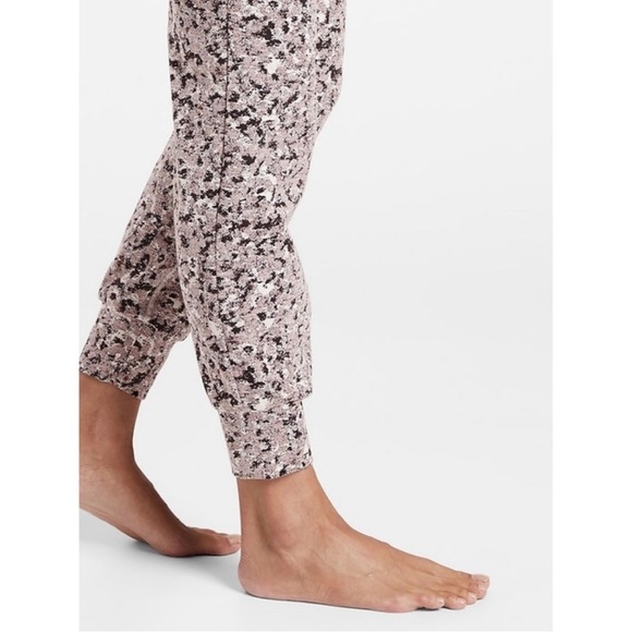 Athleta Salutation Textured Jogger in Meadow Decadent Chocolate - Picture 5 of 11